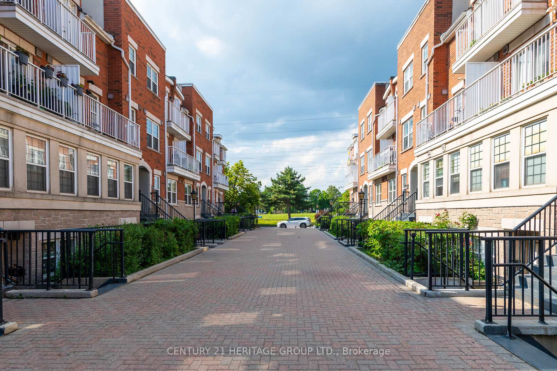 Photo 4 of Unit 24, 37 Four Winds Drive, North York, York University Heights — HOMEH