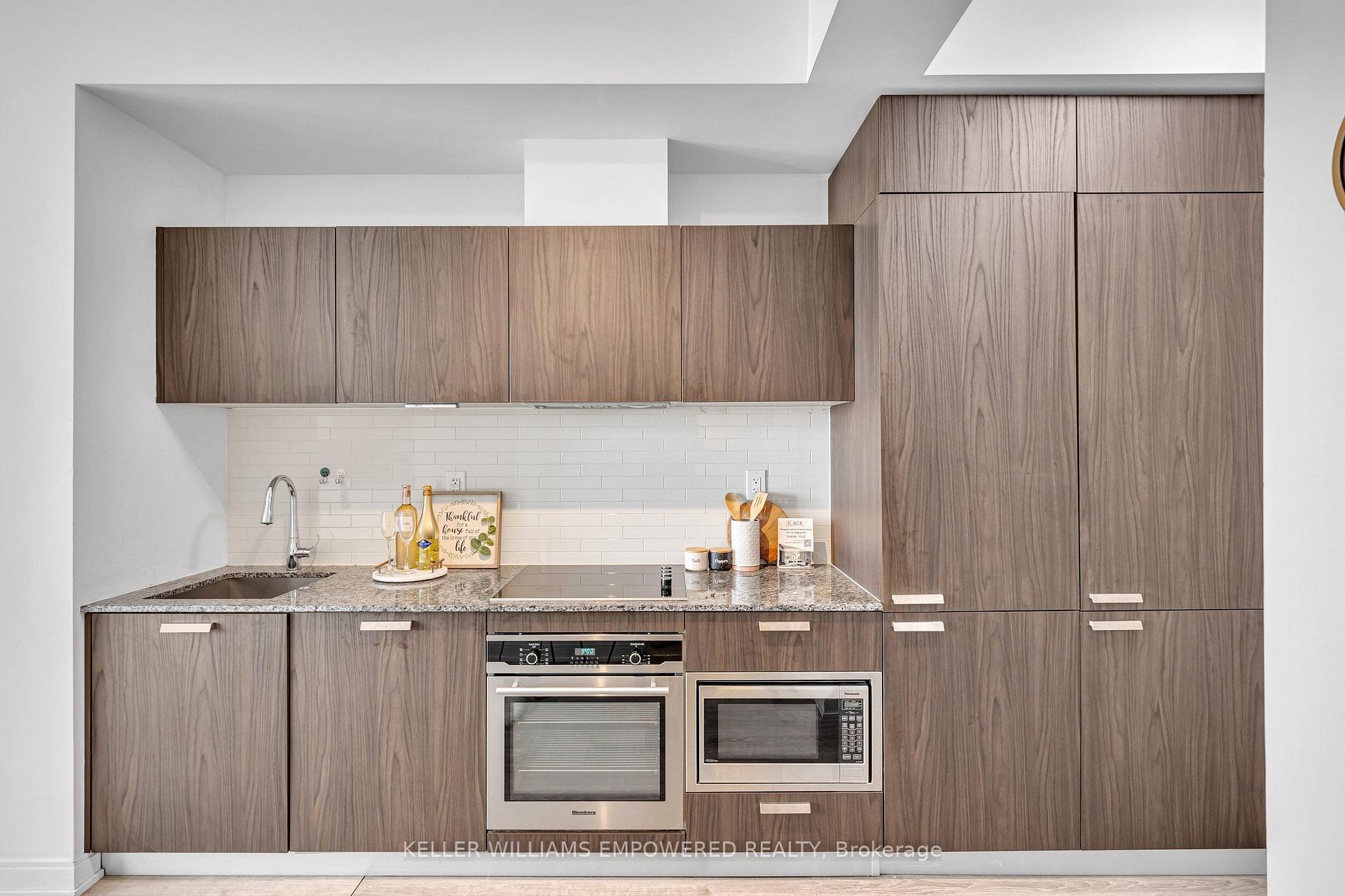 Photo 4 of Unit 3306, 50 Charles Street E, Toronto, Church-Yonge Corridor — HOMEH