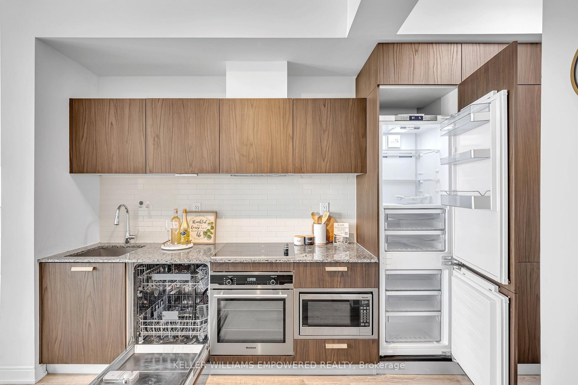 Photo 5 of Unit 3306, 50 Charles Street E, Toronto, Church-Yonge Corridor — HOMEH