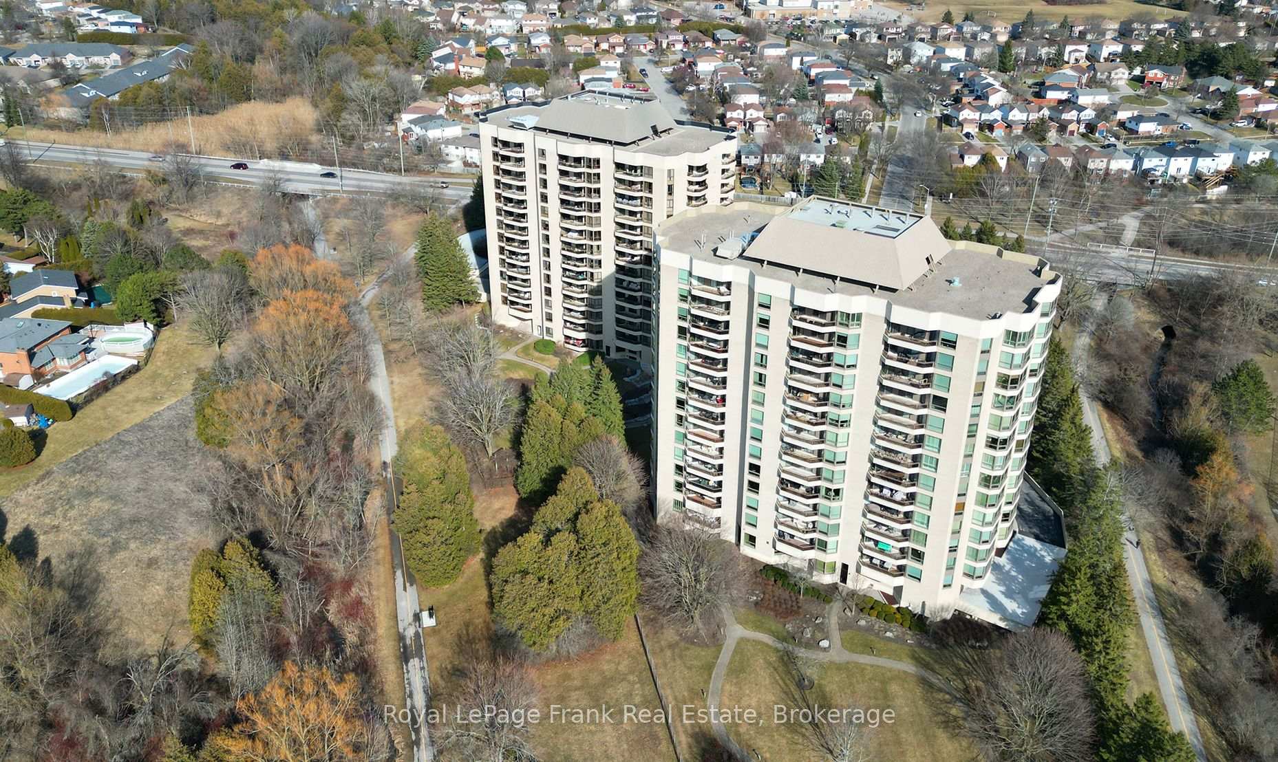 Photo 3 of Unit 503, 700 Wilson Road N, Oshawa, Centennial — HOMEH