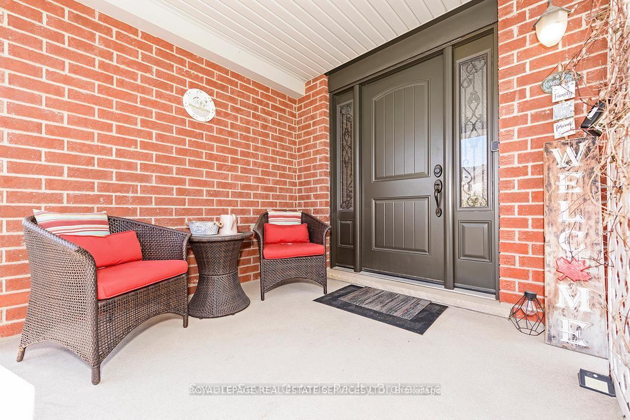 Photo 2 of 635 Commonwealth Crescent, Kitchener, Trussler — HOMEH