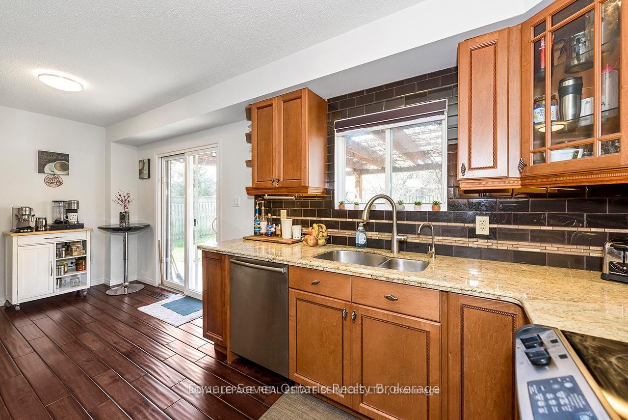 Photo 13 of 635 Commonwealth Crescent, Kitchener, Trussler — HOMEH