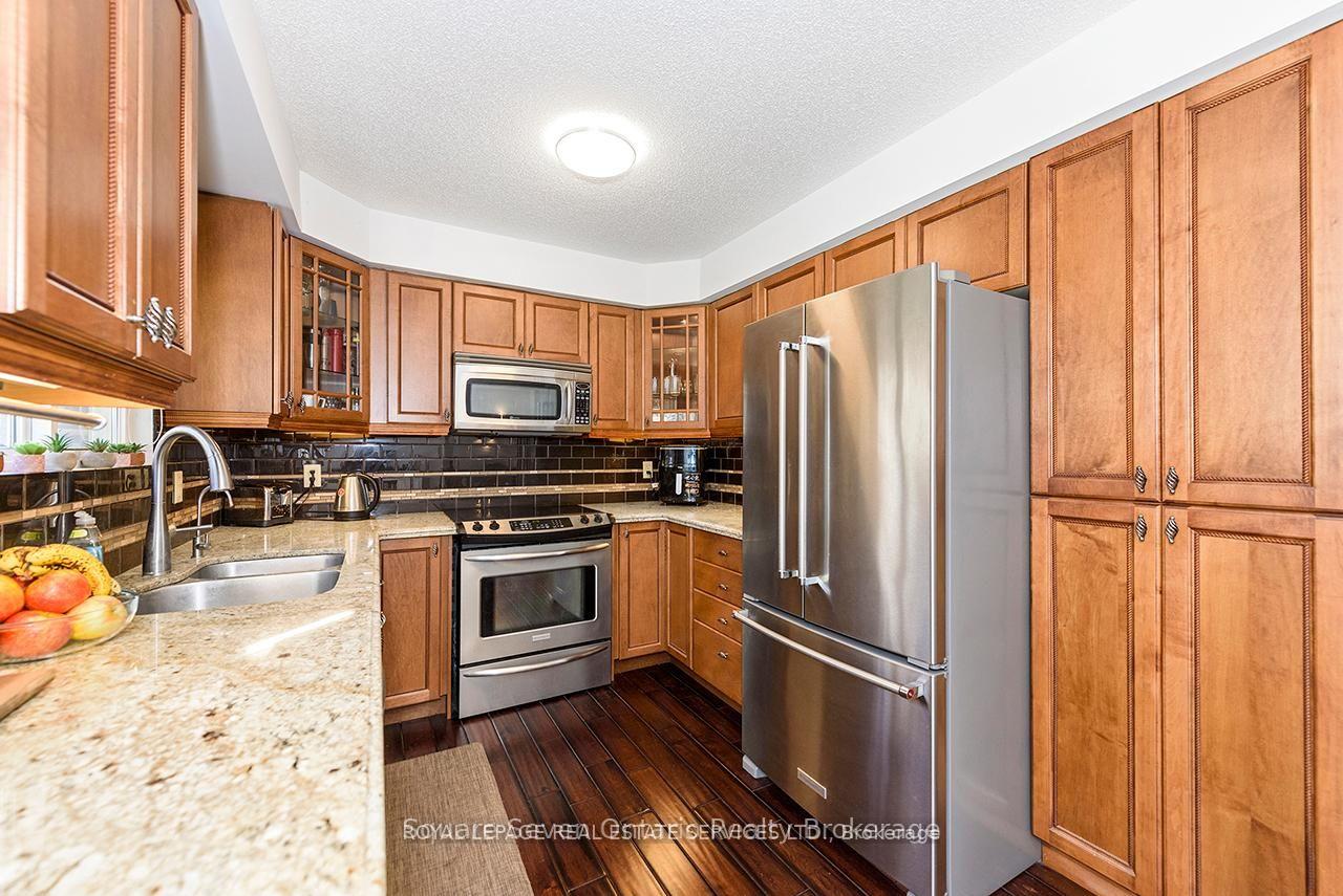 Photo 15 of 635 Commonwealth Crescent, Kitchener, Trussler — HOMEH