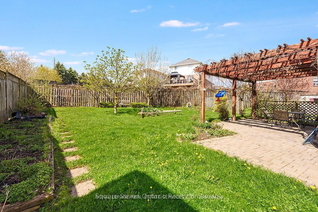 Photo 36 of 635 Commonwealth Crescent, Kitchener, Trussler — HOMEH