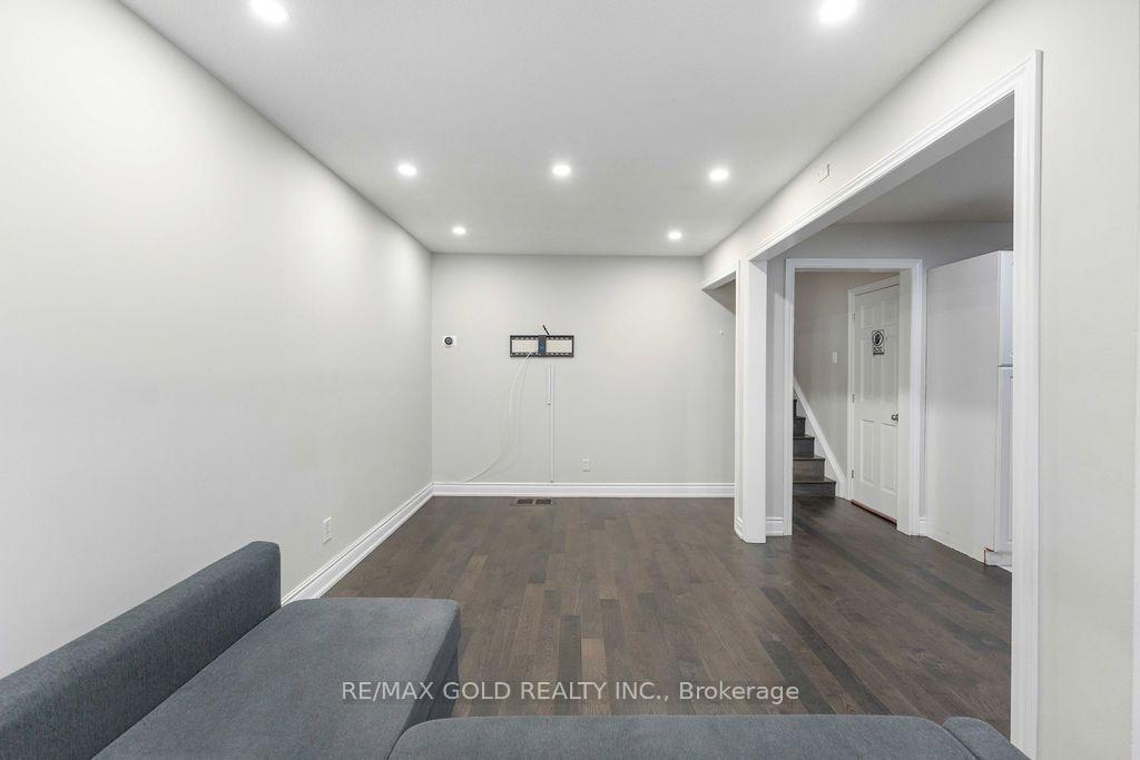 Photo 4 of 44 Wilton Drive, Brampton, Brampton East — HOMEH