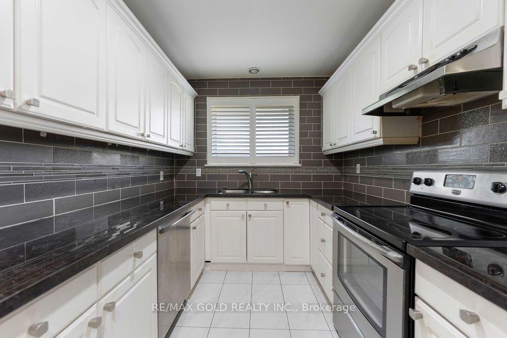 Photo 9 of 44 Wilton Drive, Brampton, Brampton East — HOMEH