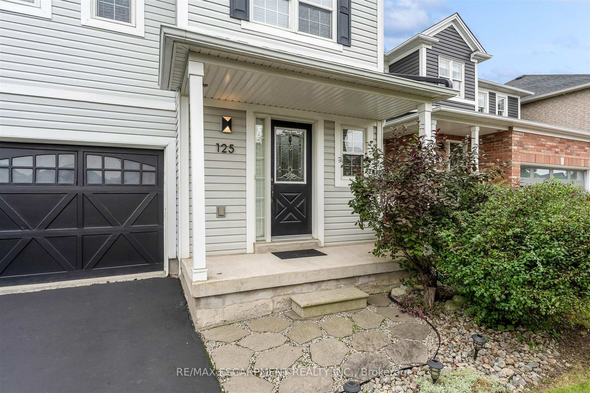 Photo 3 of 125 Voyager Pass, Hamilton, Binbrook — HOMEH