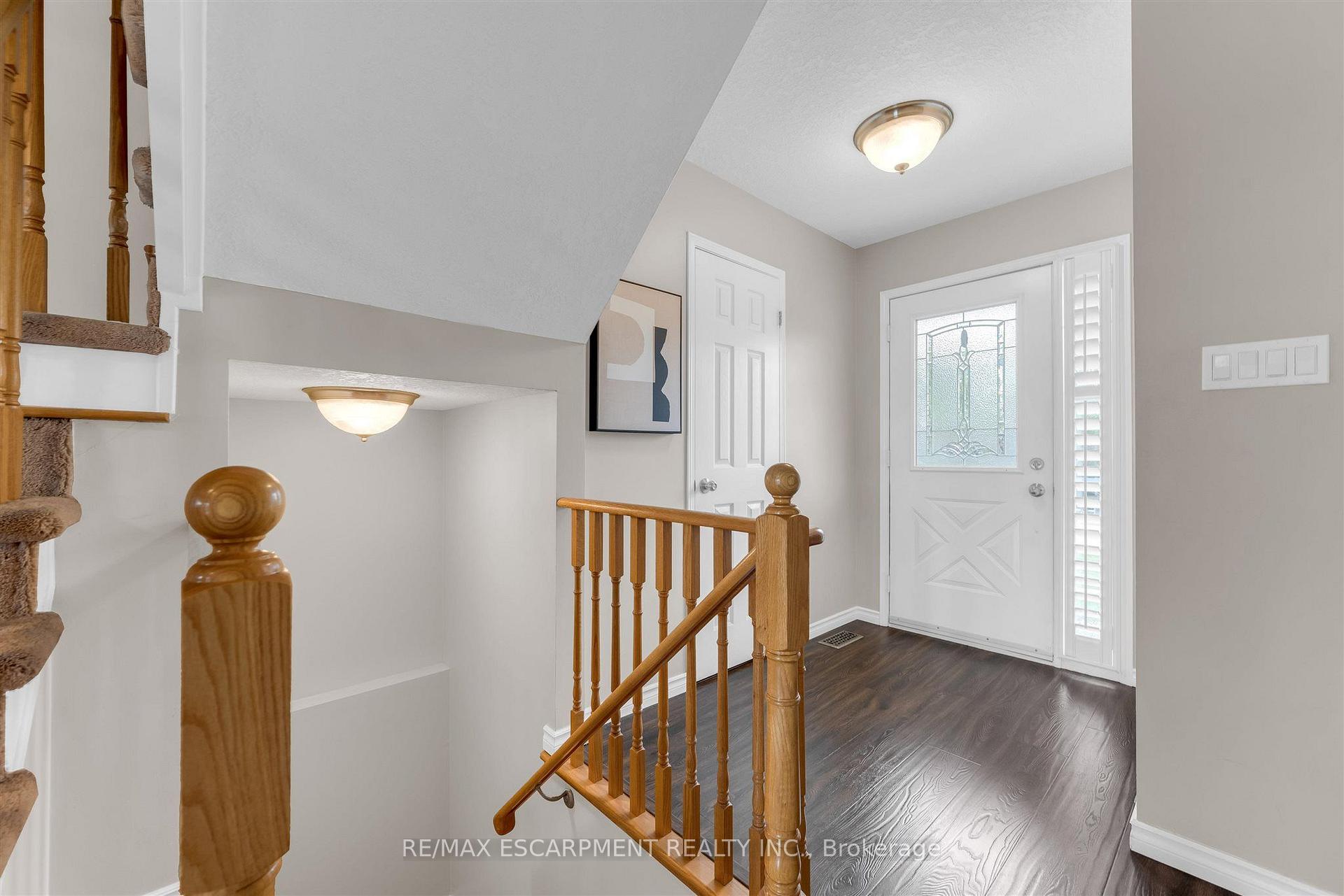 Photo 4 of 125 Voyager Pass, Hamilton, Binbrook — HOMEH