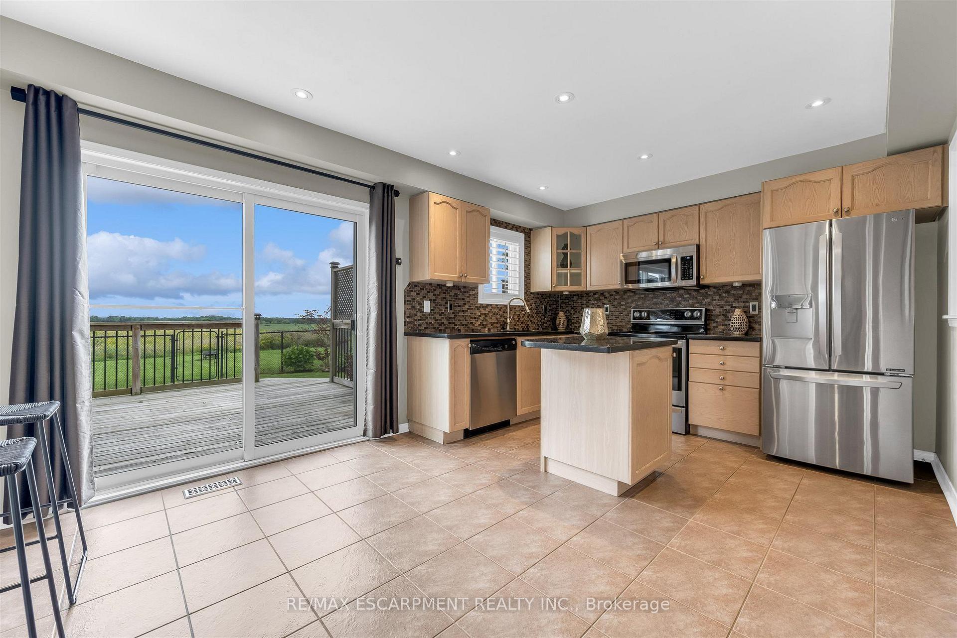 Photo 9 of 125 Voyager Pass, Hamilton, Binbrook — HOMEH