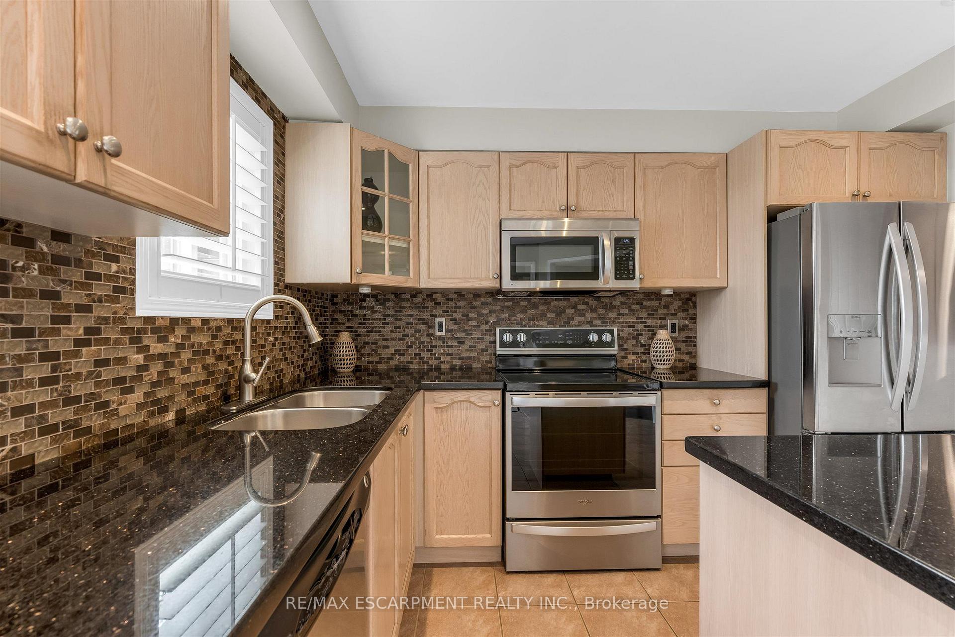 Photo 12 of 125 Voyager Pass, Hamilton, Binbrook — HOMEH