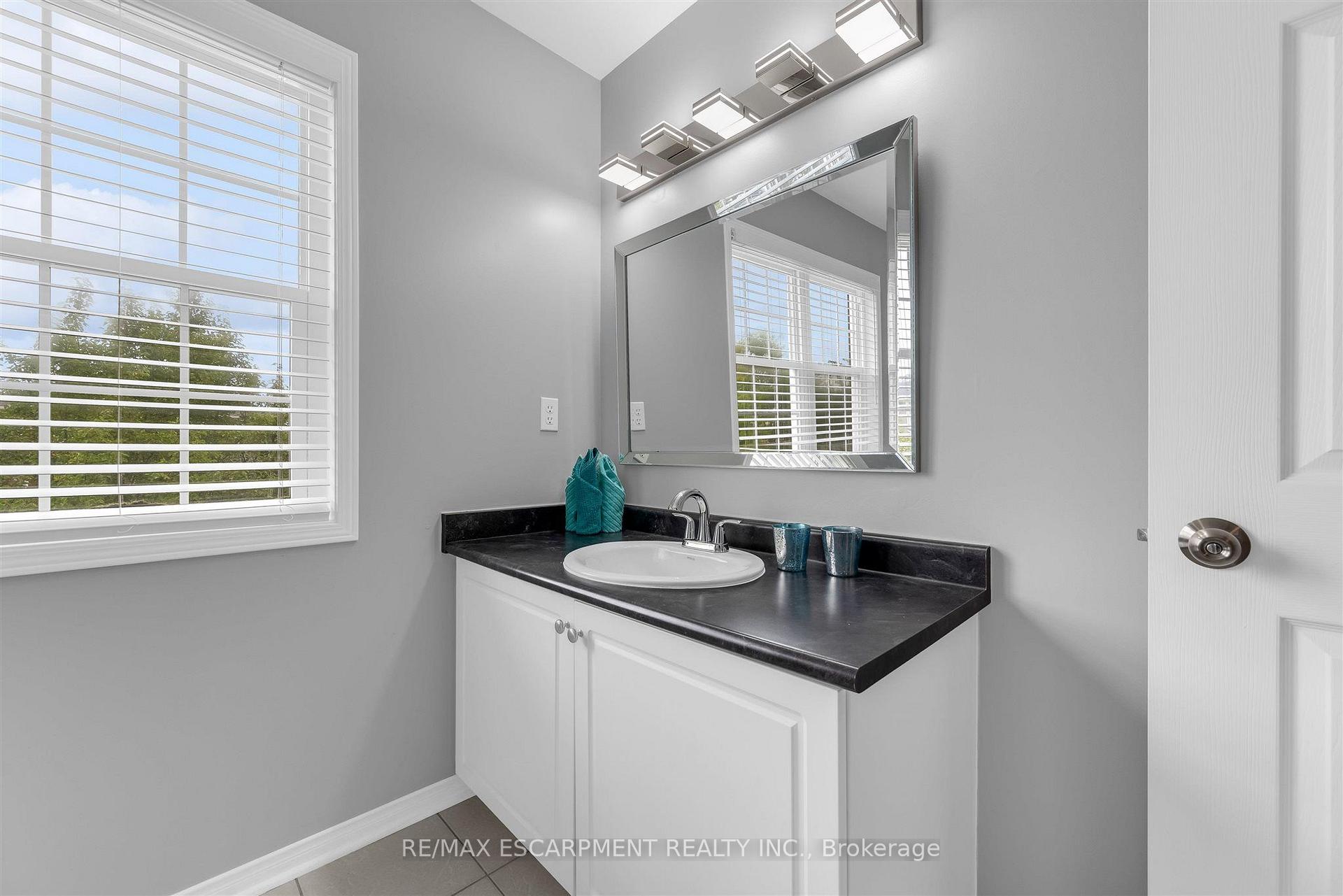 Photo 18 of 125 Voyager Pass, Hamilton, Binbrook — HOMEH