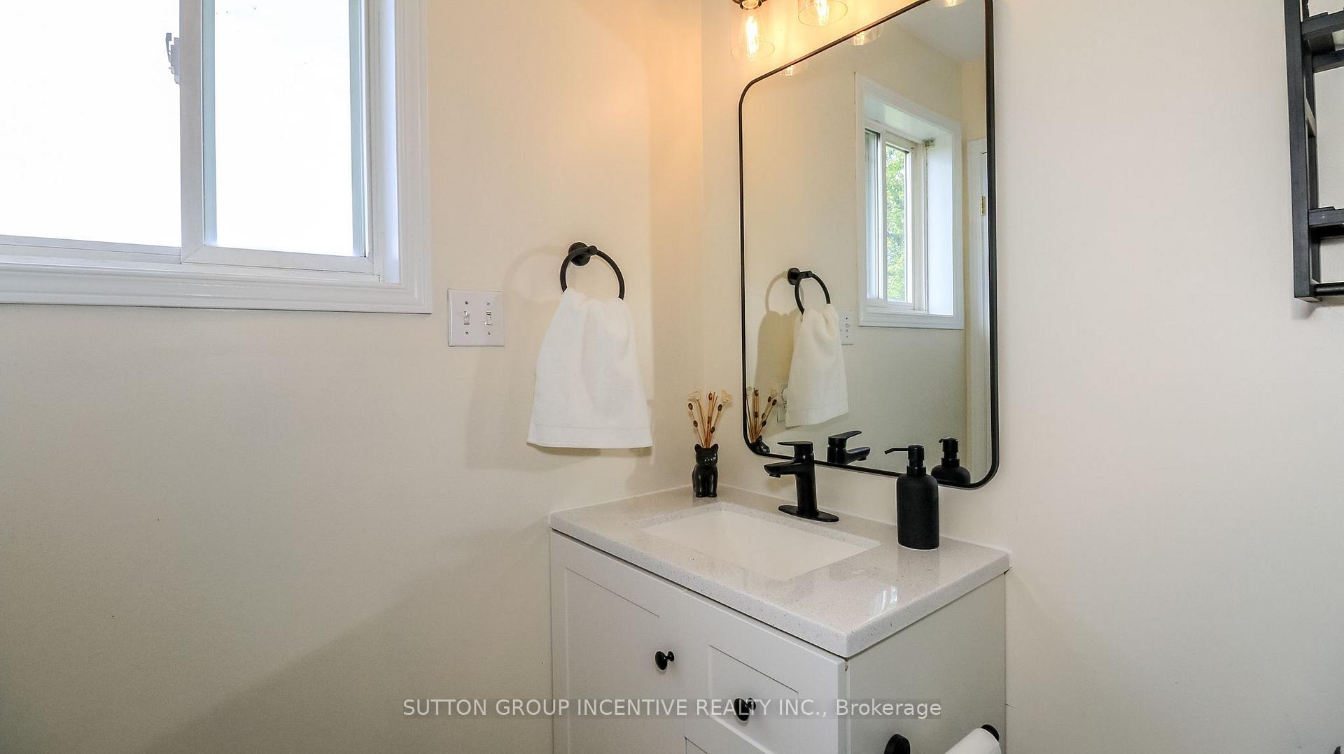 Photo 17 of 152 Julia Crescent, Orillia — HOMEH