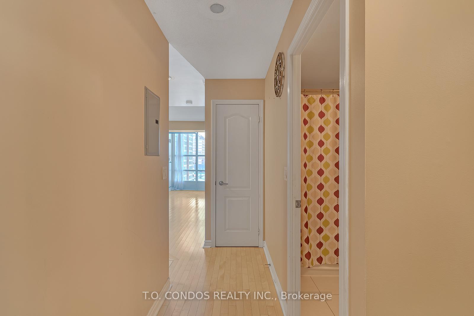 Photo 2 of Unit 906, 33 Elm Drive W, Mississauga, City Centre — HOMEH