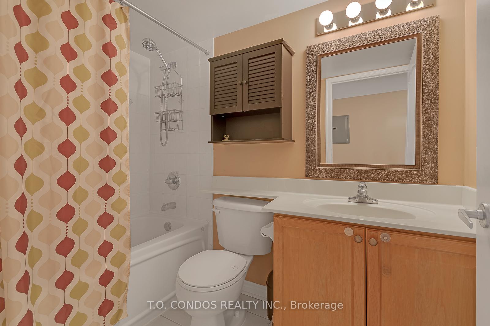 Photo 3 of Unit 906, 33 Elm Drive W, Mississauga, City Centre — HOMEH