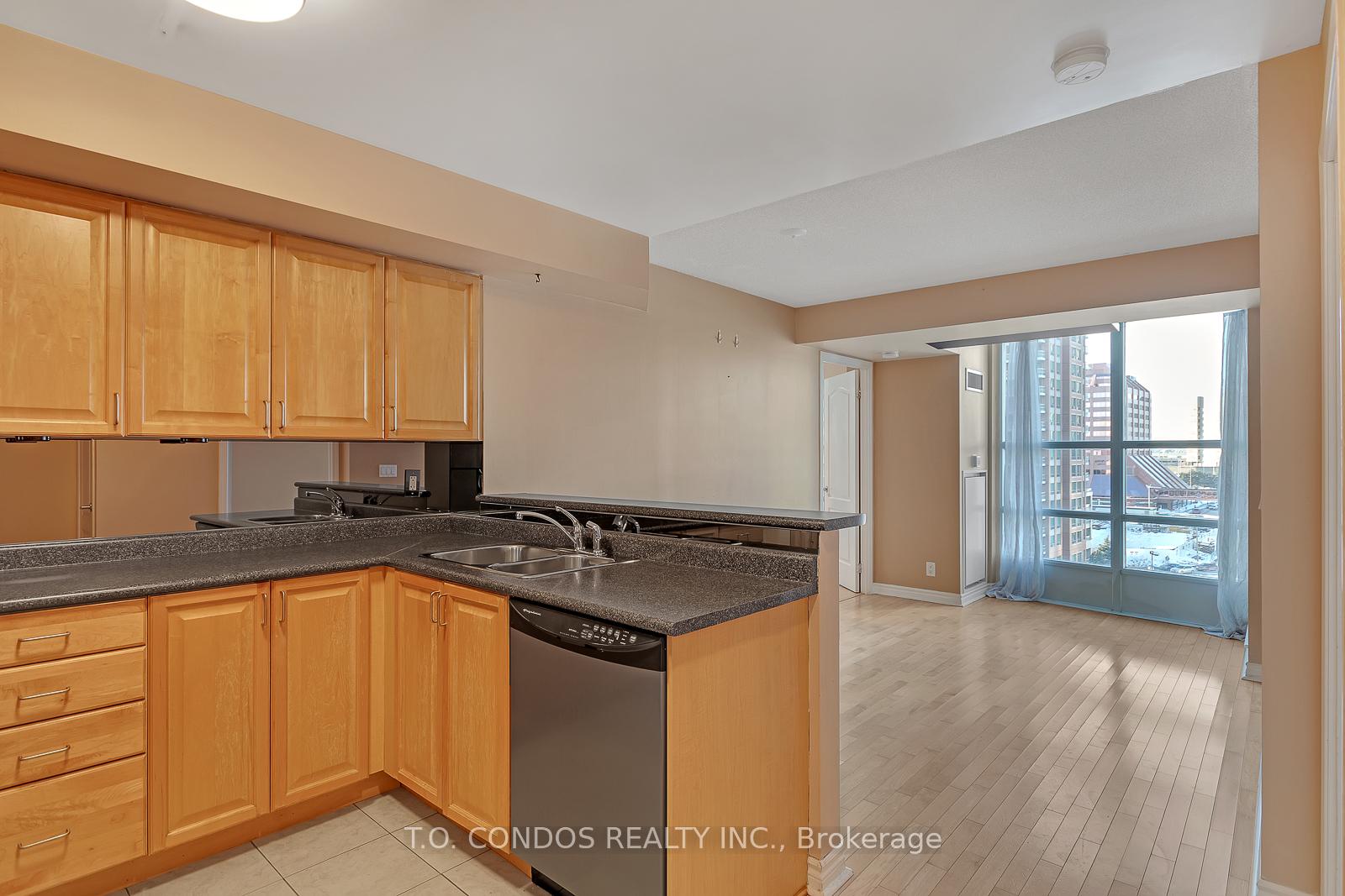 Photo 4 of Unit 906, 33 Elm Drive W, Mississauga, City Centre — HOMEH