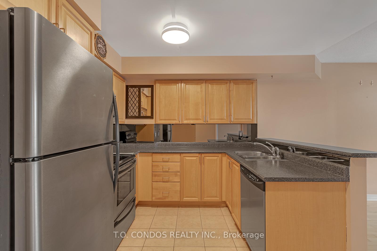 Photo 5 of Unit 906, 33 Elm Drive W, Mississauga, City Centre — HOMEH
