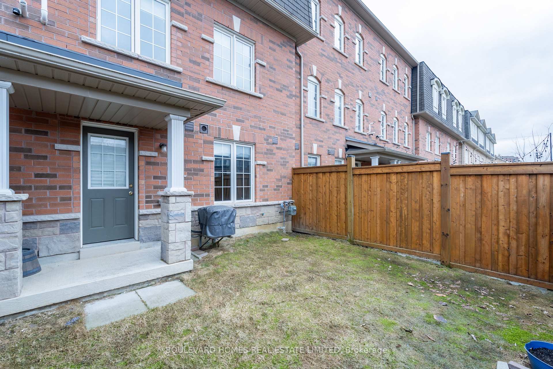 Photo 2 of 1518 Shepway Mews, Pickering, Duffin Heights — HOMEH