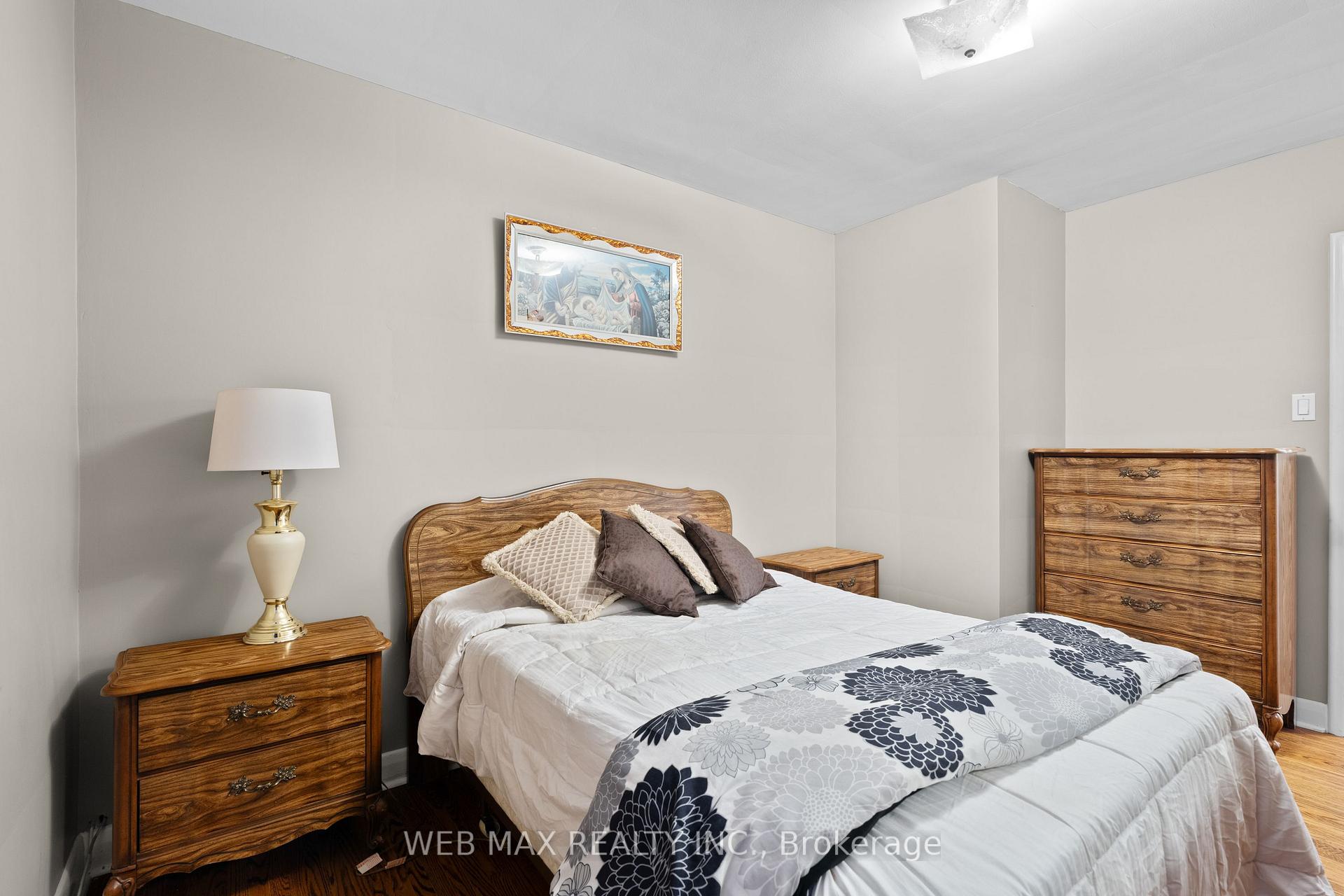Photo 16 of 14 Howarth Avenue, Scarborough, Wexford-Maryvale — HOMEH