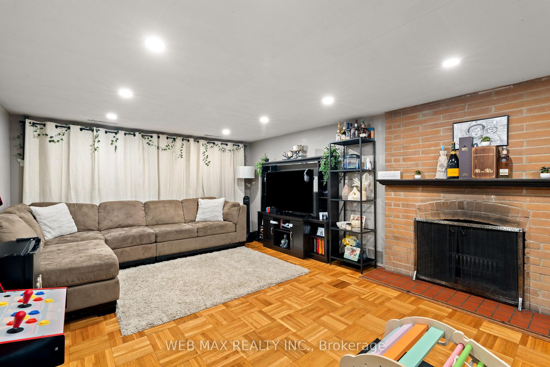 Photo 24 of 14 Howarth Avenue, Scarborough, Wexford-Maryvale — HOMEH