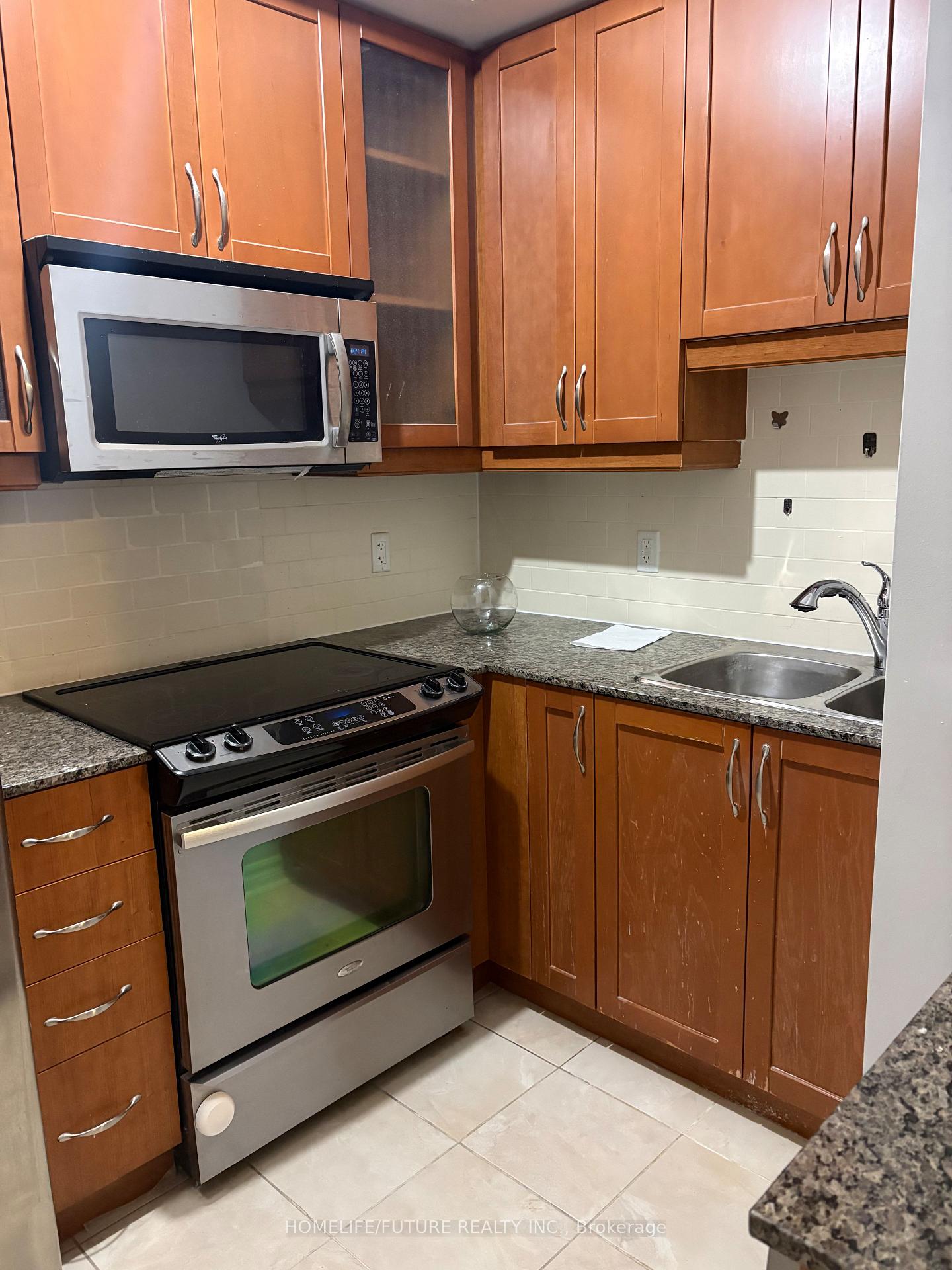 Photo 3 of Unit 415, 18 Holmes Avenue, North York, Willowdale East — HOMEH