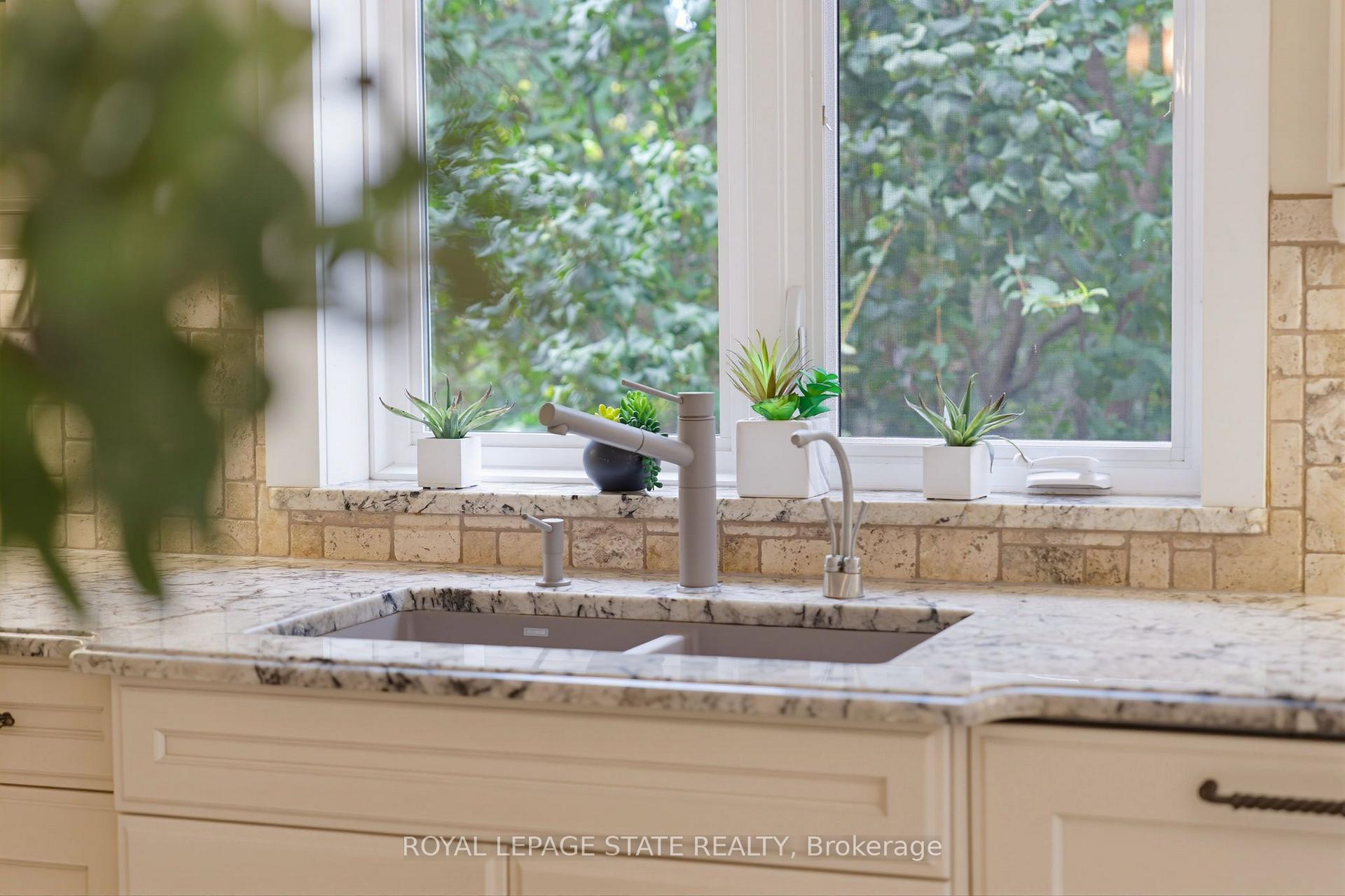 Photo 10 of 56 Academy Street, Hamilton, Ancaster — HOMEH