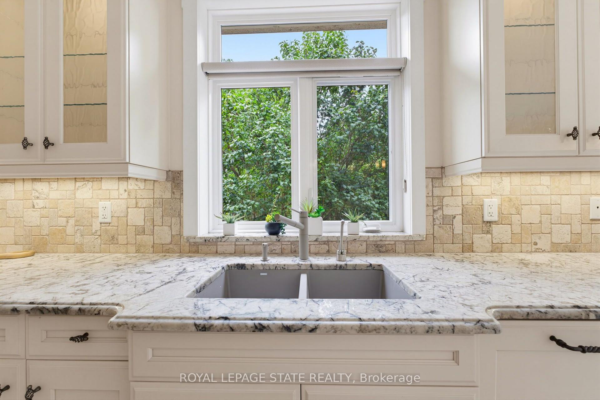 Photo 27 of 56 Academy Street, Hamilton, Ancaster — HOMEH