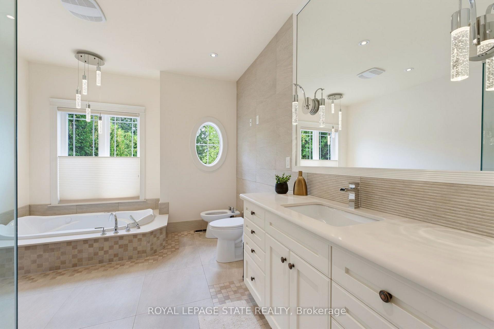 Photo 34 of 56 Academy Street, Hamilton, Ancaster — HOMEH