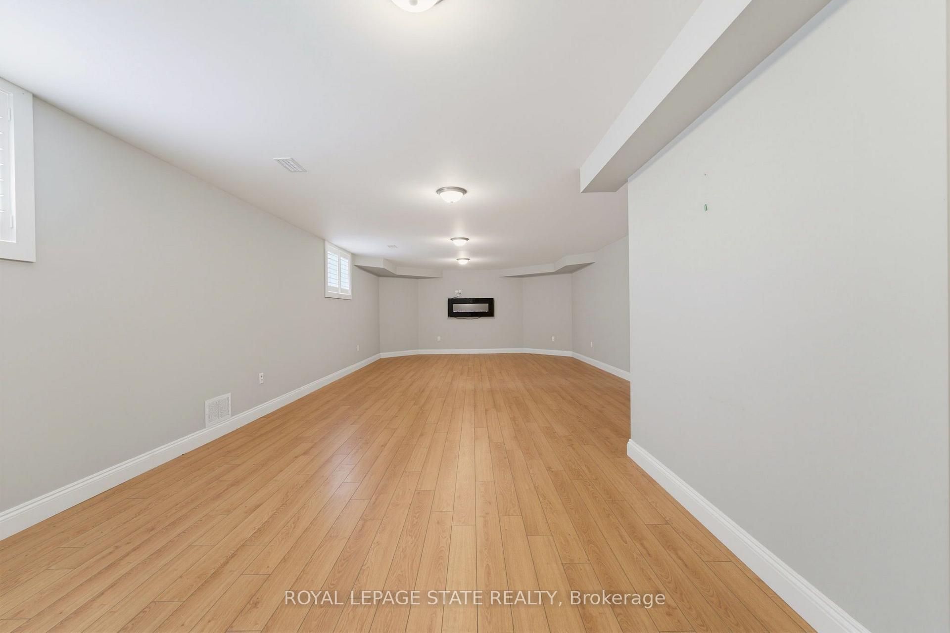 Photo 42 of 56 Academy Street, Hamilton, Ancaster — HOMEH
