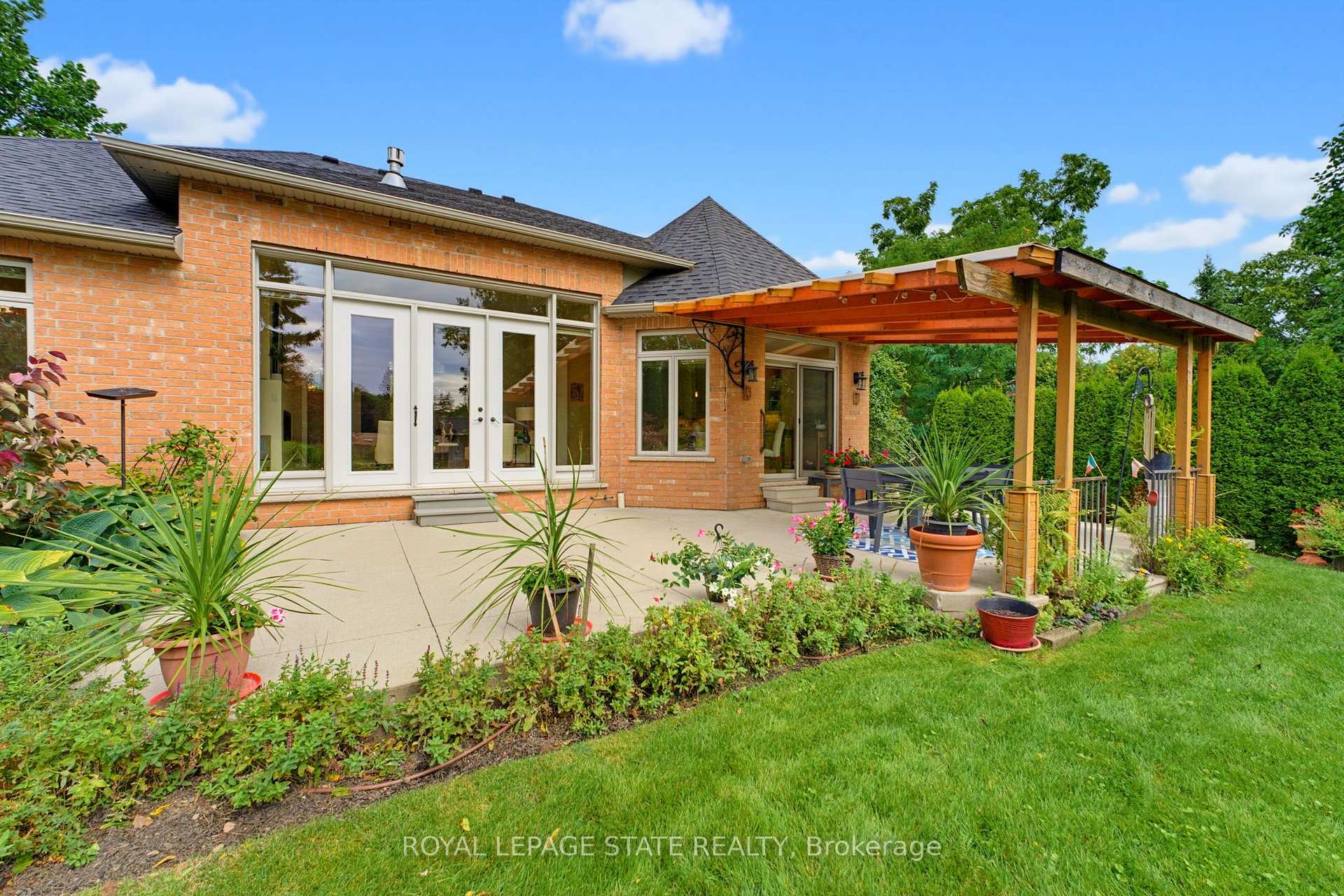 Photo 48 of 56 Academy Street, Hamilton, Ancaster — HOMEH