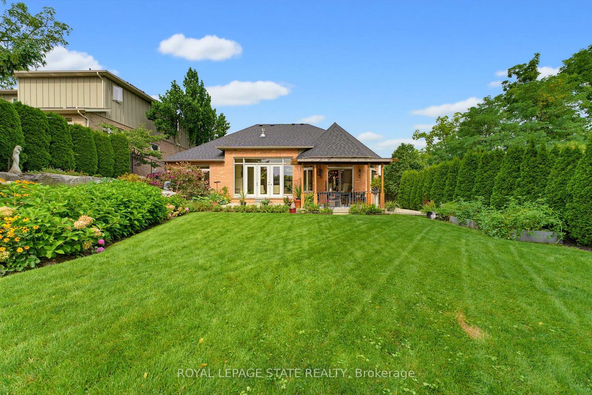 Photo 49 of 56 Academy Street, Hamilton, Ancaster — HOMEH