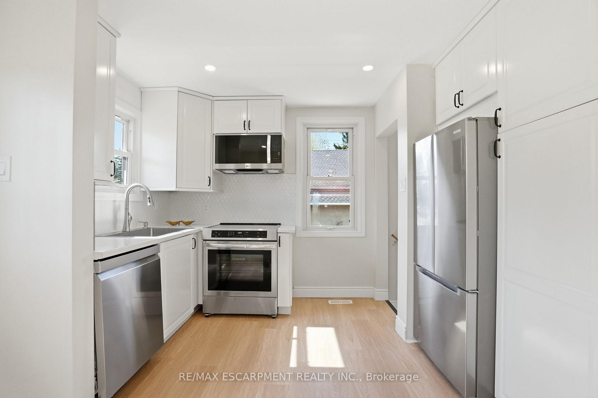 Photo 9 of 894 Garth Street, Hamilton, Westcliffe — HOMEH