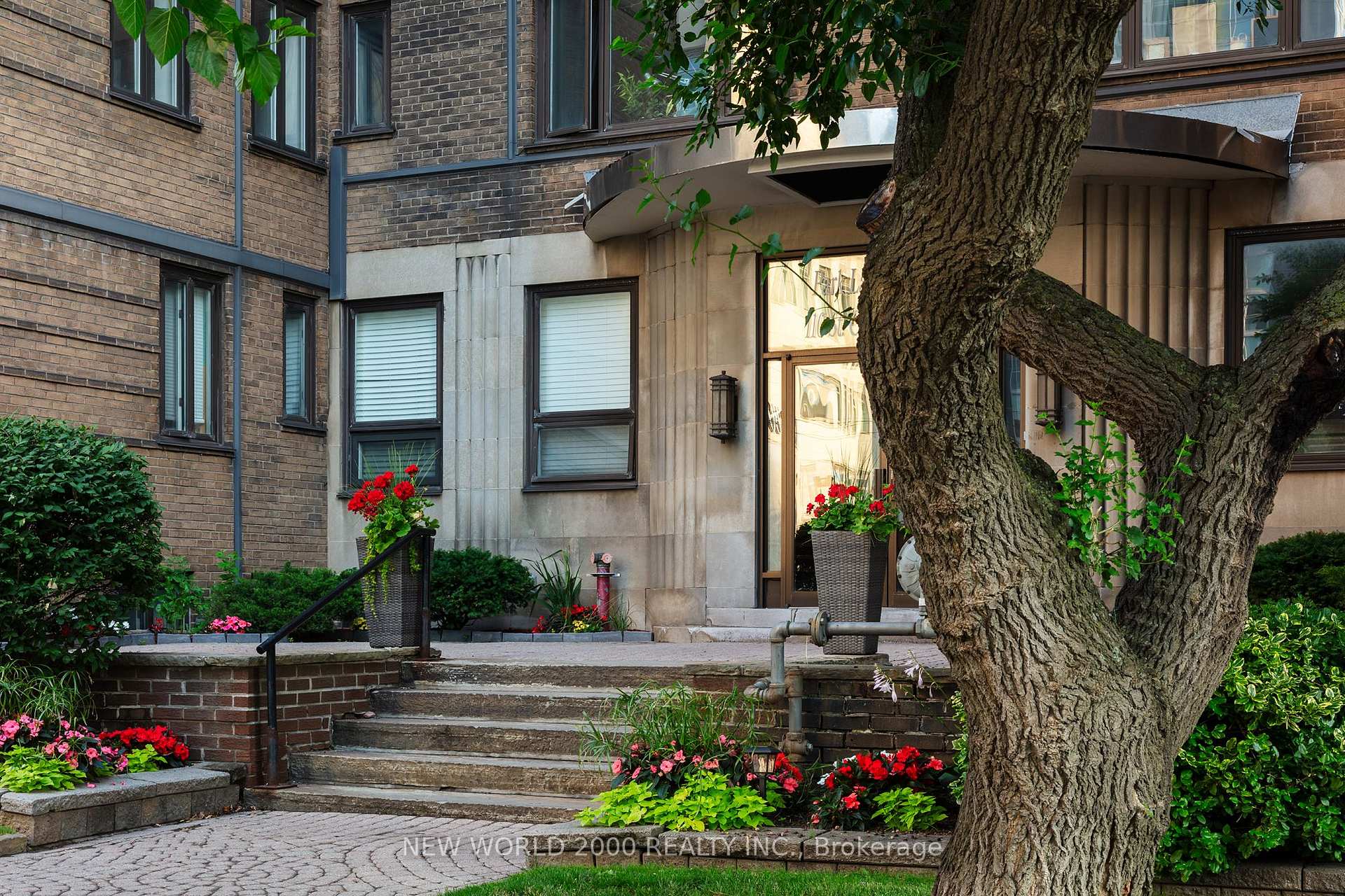 Photo 8 of Unit 206, 110 St Clair Avenue W, Toronto, Yonge-St. Clair — HOMEH