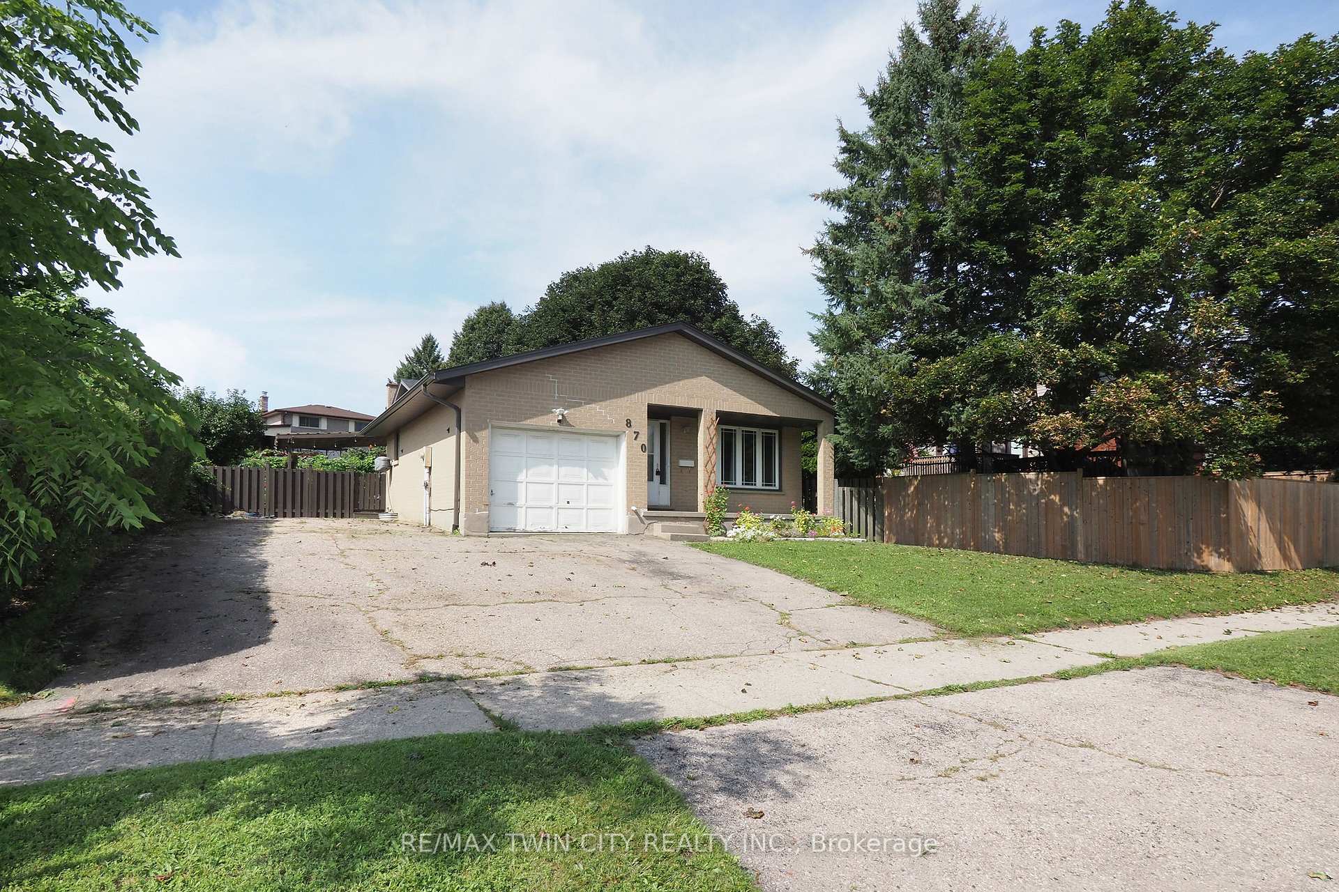 Photo 1 of 870 Strasburg Road, Kitchener, Country Hills — HOMEH