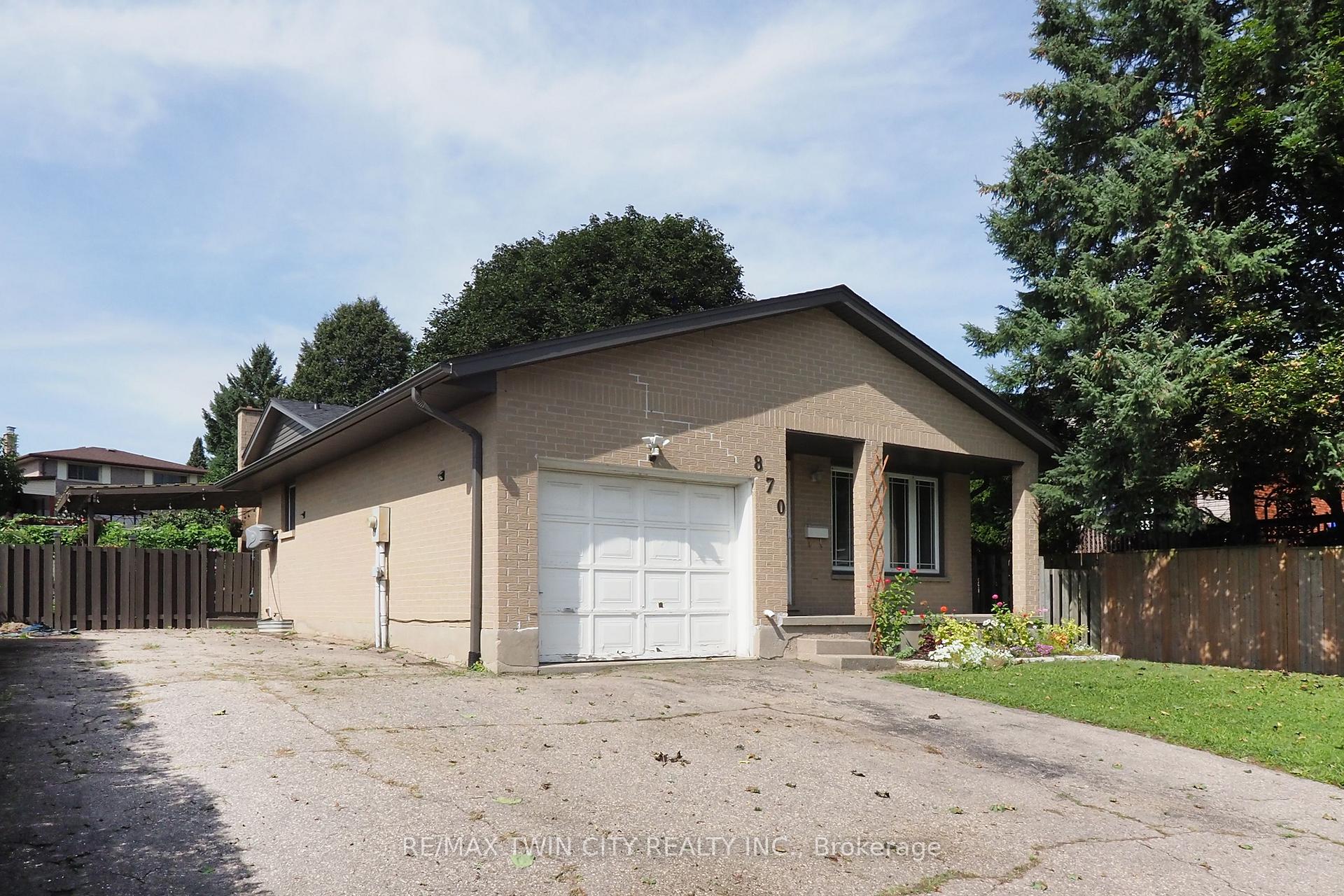 Photo 2 of 870 Strasburg Road, Kitchener, Country Hills — HOMEH