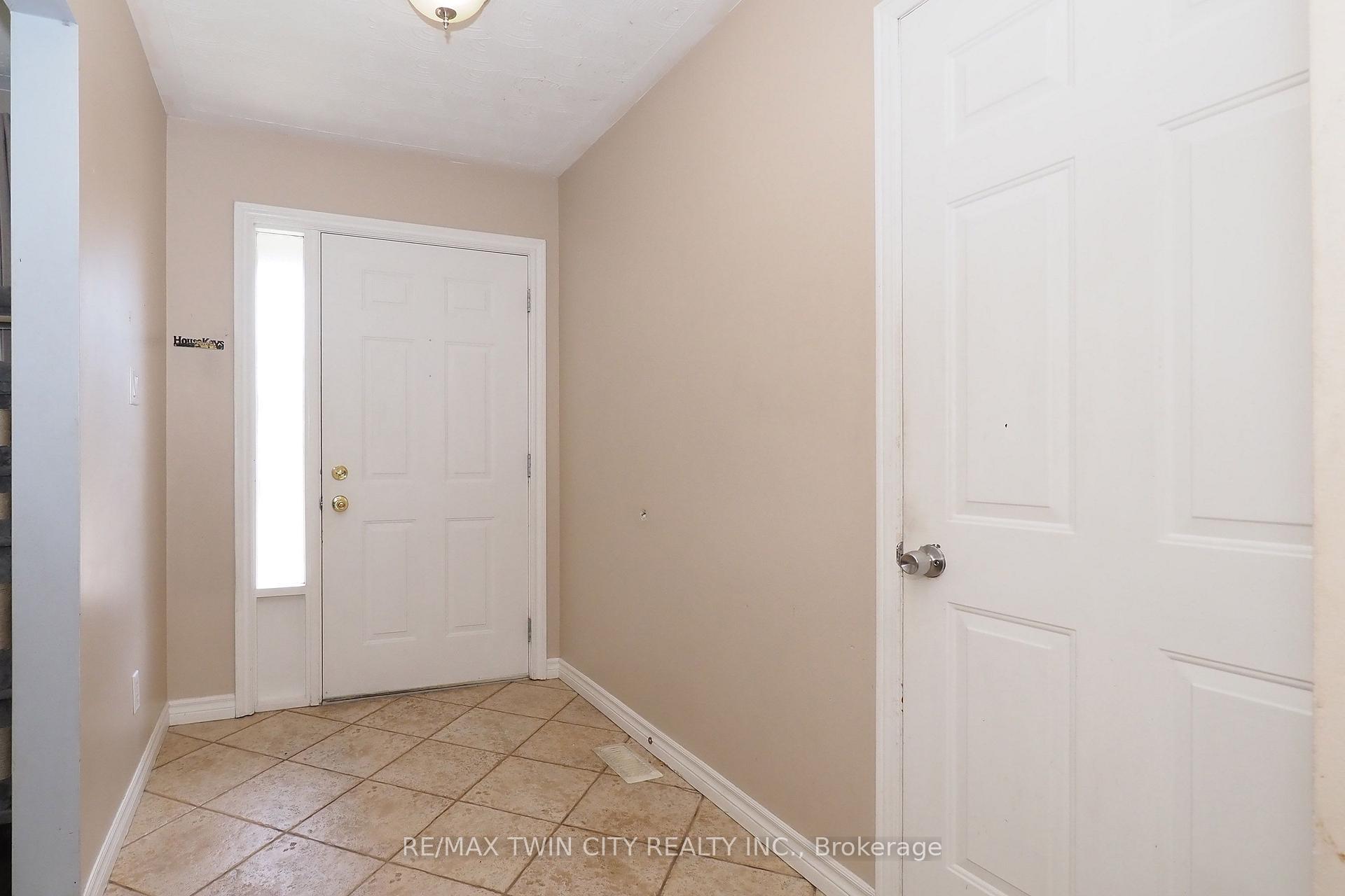 Photo 5 of 870 Strasburg Road, Kitchener, Country Hills — HOMEH