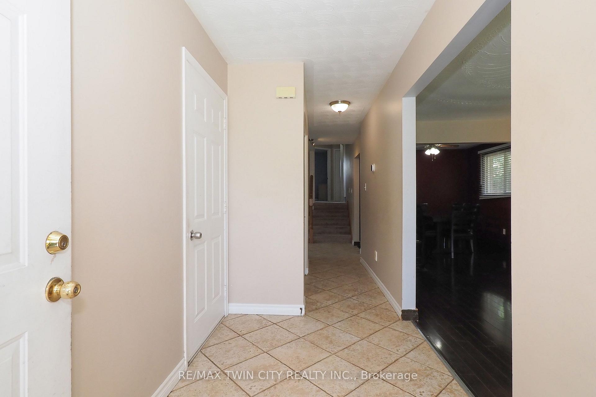 Photo 6 of 870 Strasburg Road, Kitchener, Country Hills — HOMEH