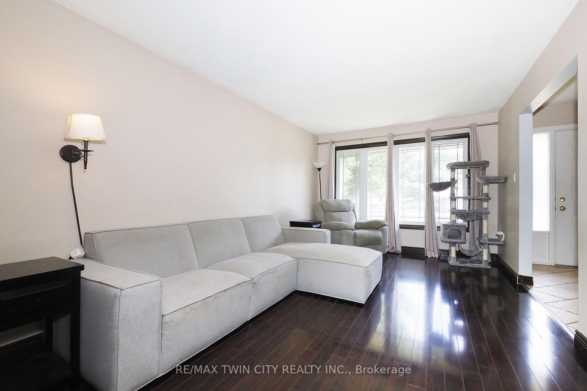 Photo 8 of 870 Strasburg Road, Kitchener, Country Hills — HOMEH