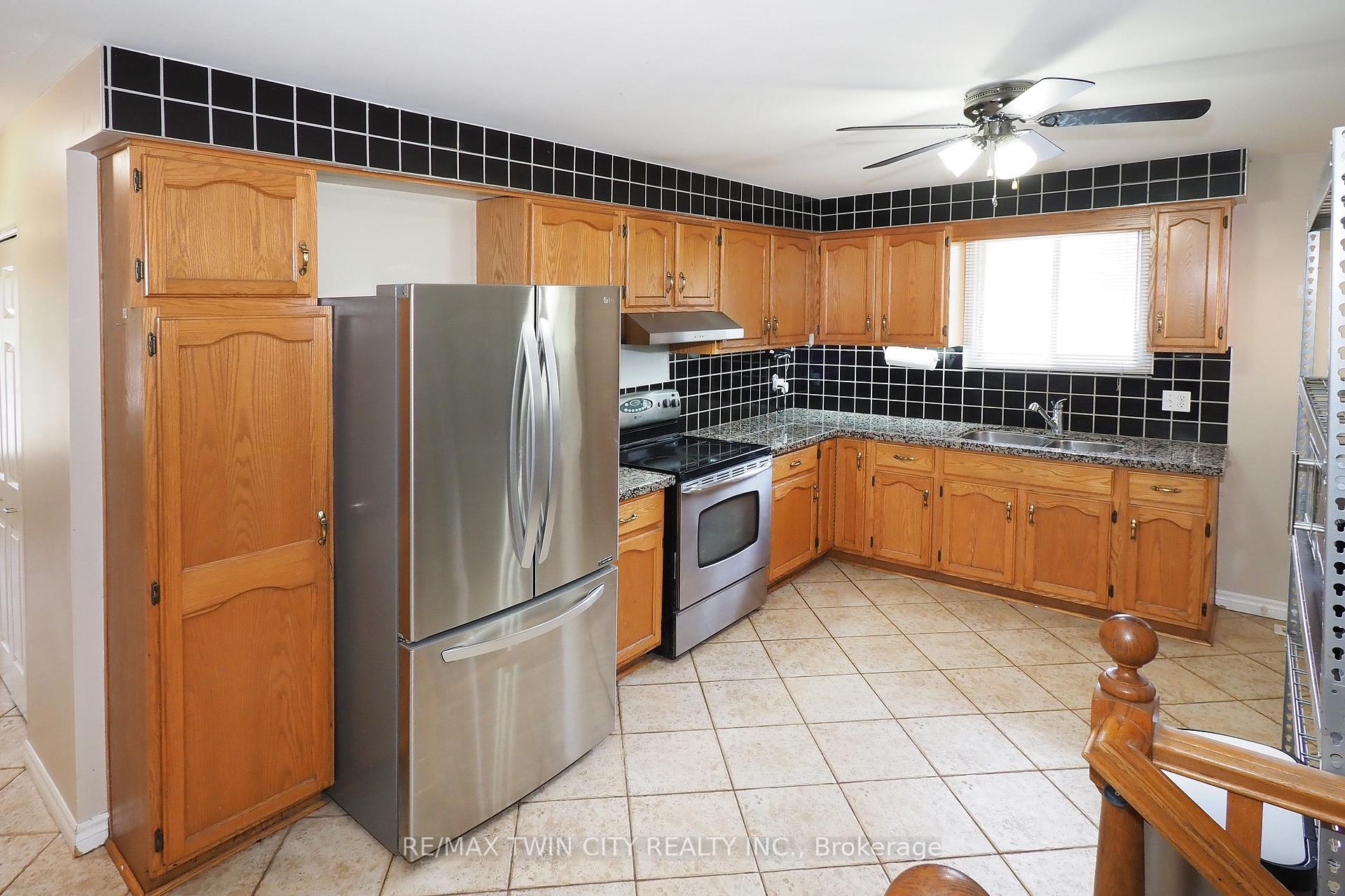 Photo 18 of 870 Strasburg Road, Kitchener, Country Hills — HOMEH