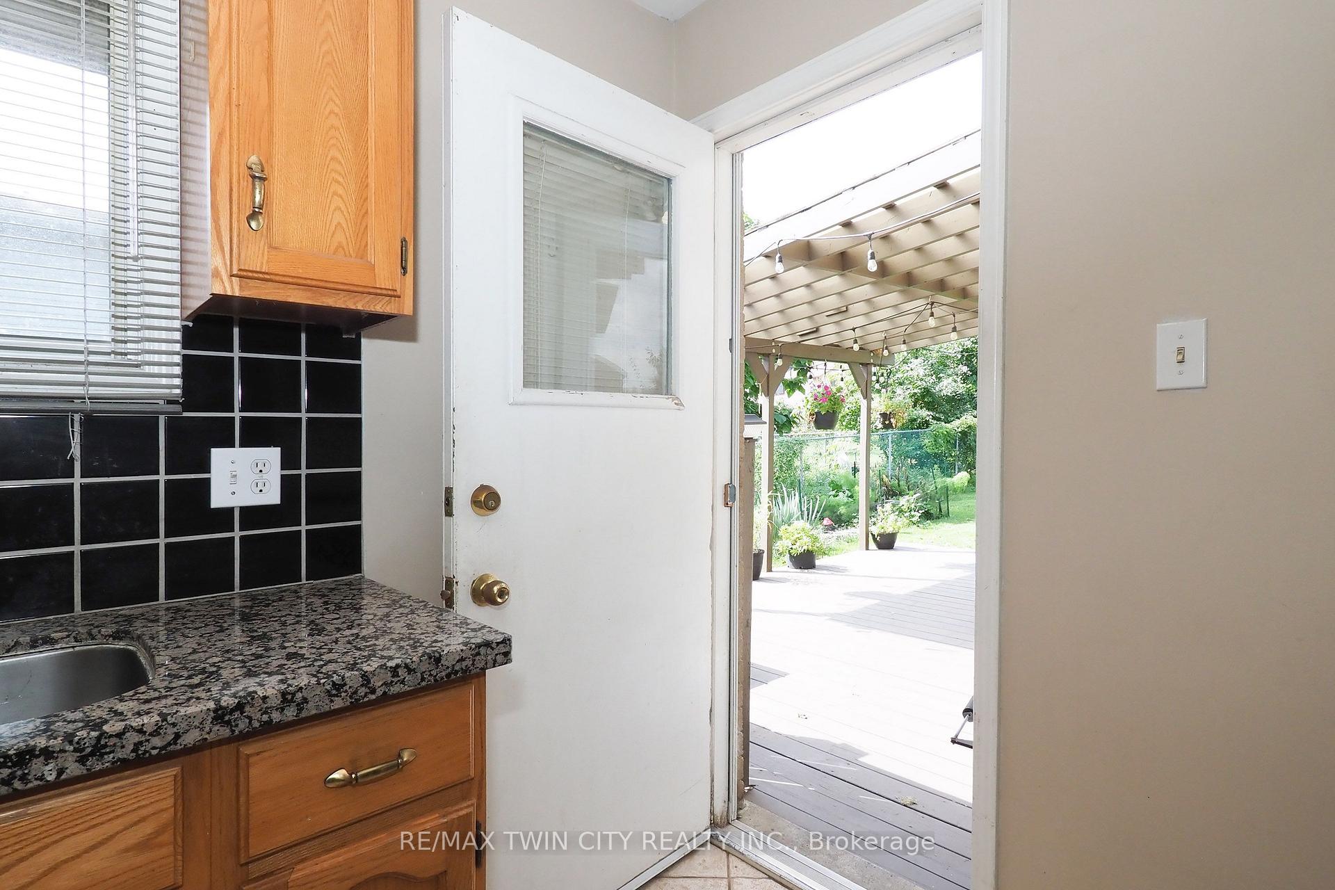 Photo 19 of 870 Strasburg Road, Kitchener, Country Hills — HOMEH