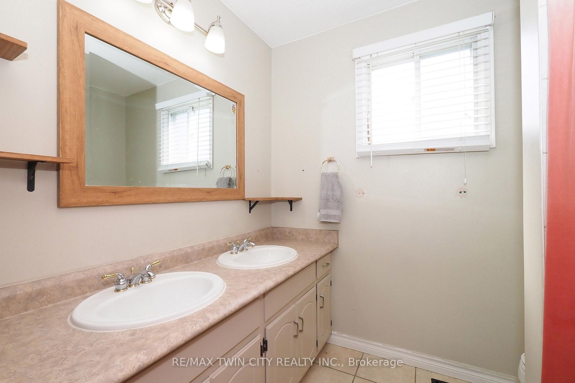 Photo 26 of 870 Strasburg Road, Kitchener, Country Hills — HOMEH