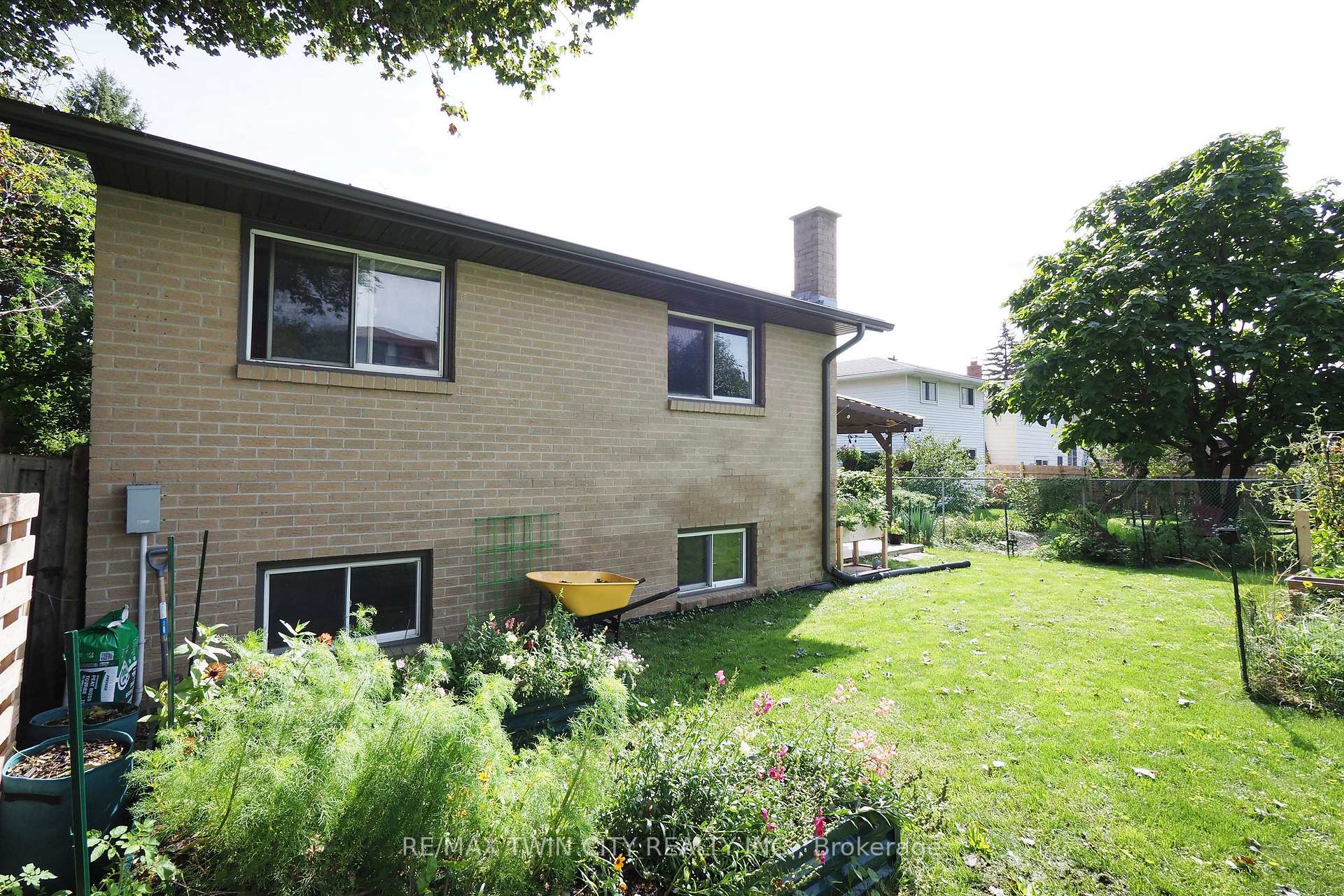 Photo 39 of 870 Strasburg Road, Kitchener, Country Hills — HOMEH