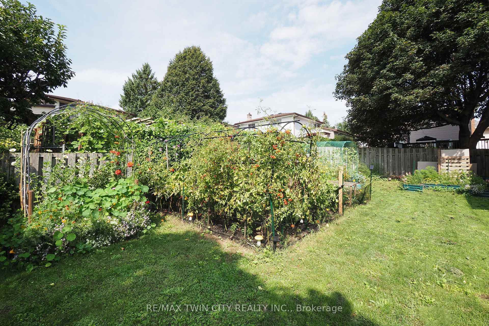 Photo 43 of 870 Strasburg Road, Kitchener, Country Hills — HOMEH