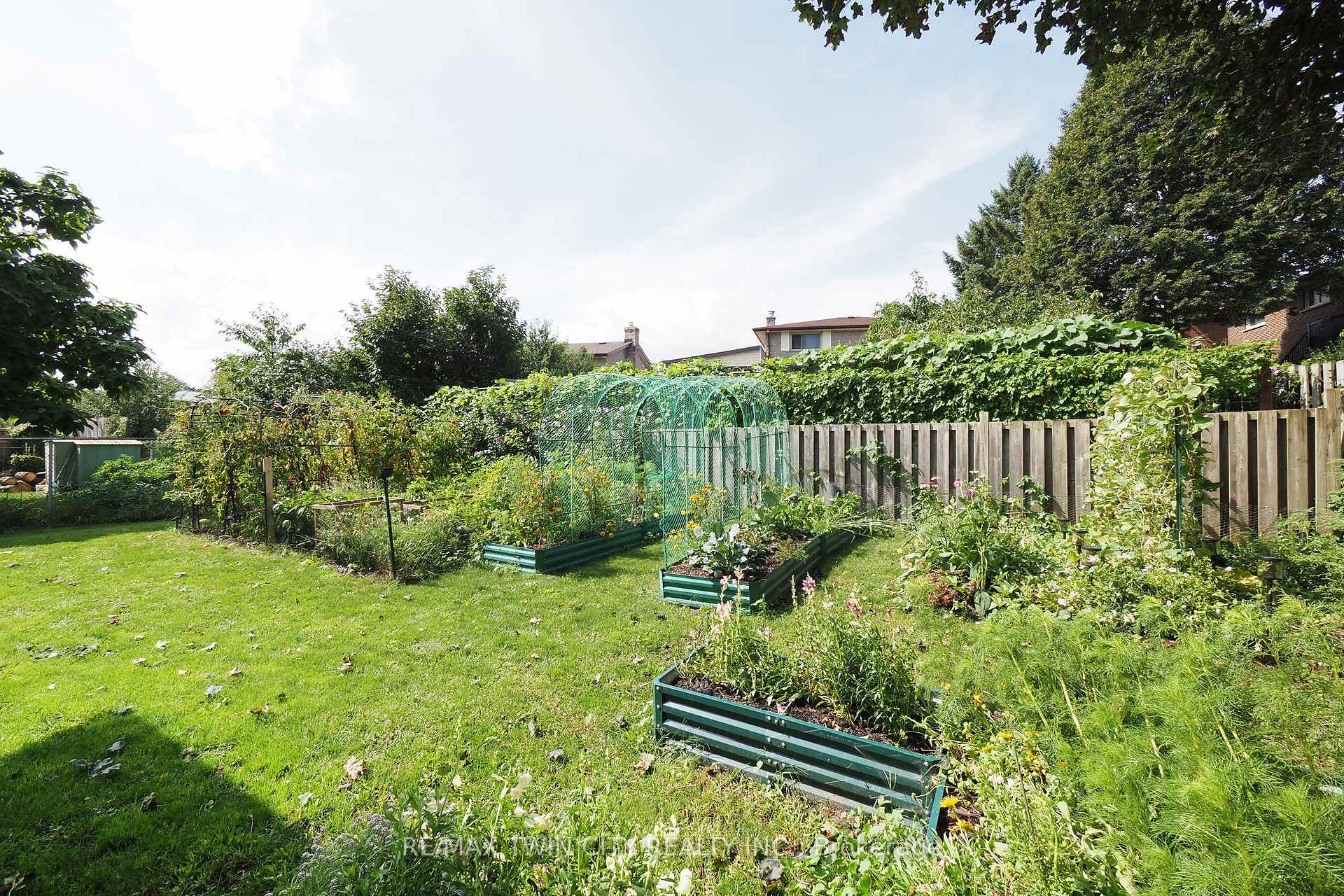 Photo 44 of 870 Strasburg Road, Kitchener, Country Hills — HOMEH
