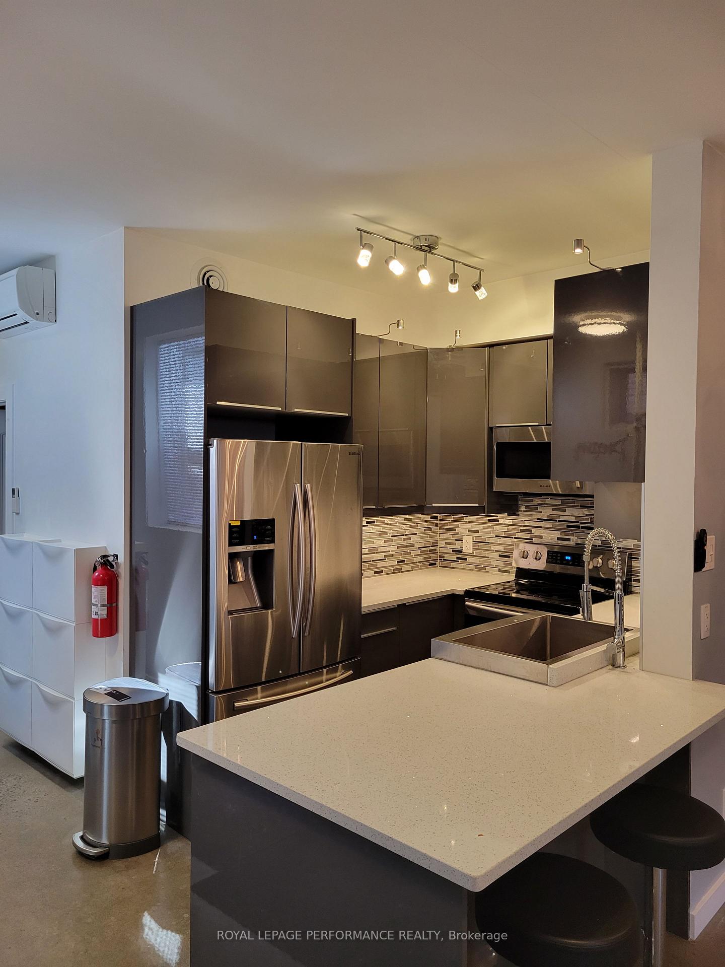 Photo 5 of Unit Unit B, 82 Third Avenue, Ottawa, Glebe — HOMEH