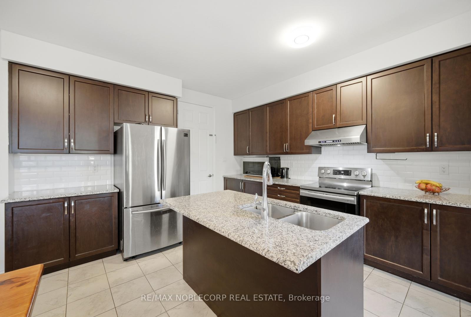 Photo 16 of 15 Gould Crescent, New Tecumseth, Beeton — HOMEH