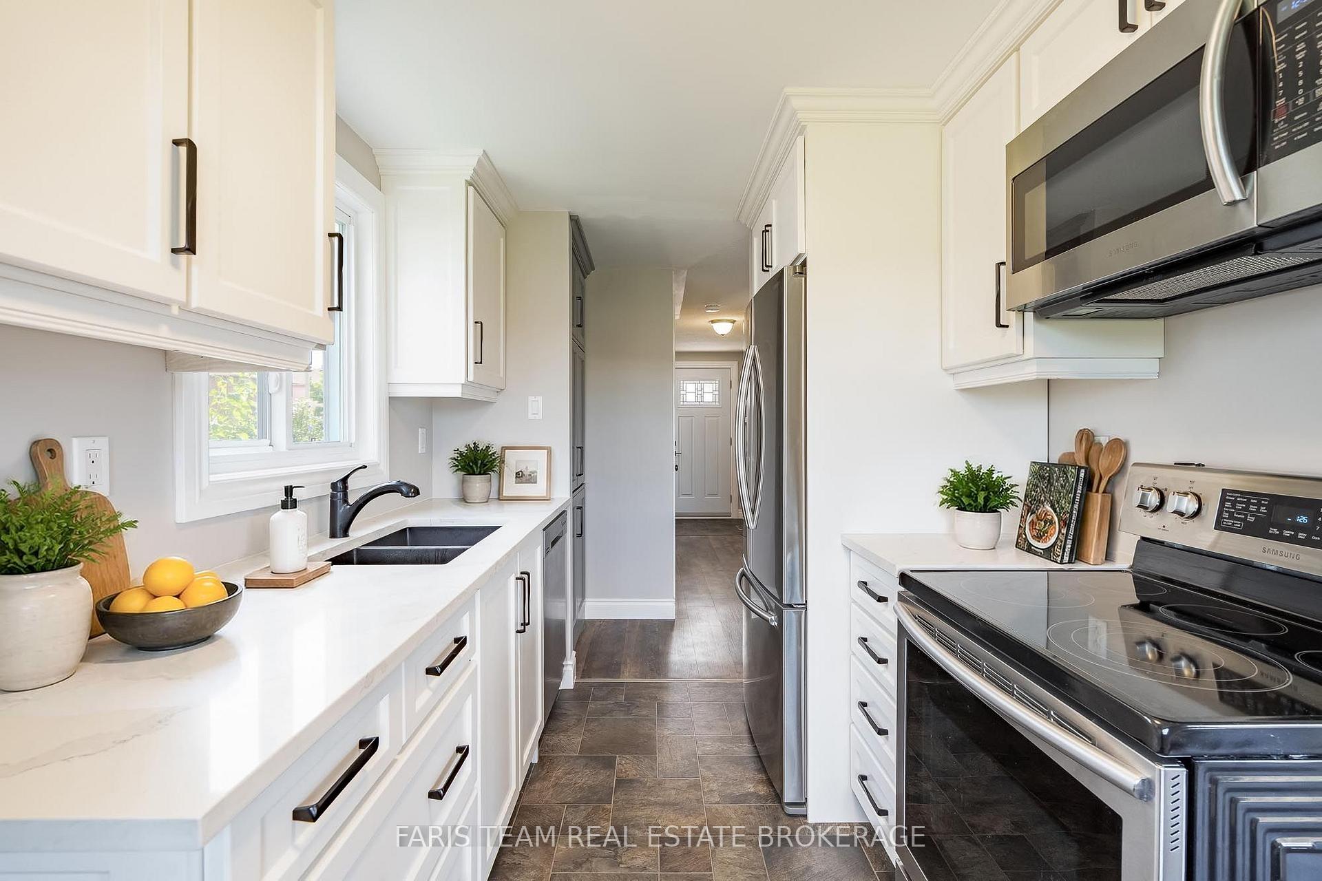 Photo 5 of 12 Arthur Avenue, Barrie, Grove East — HOMEH