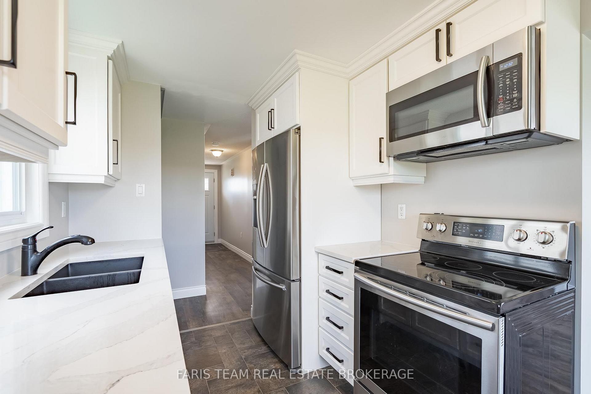 Photo 6 of 12 Arthur Avenue, Barrie, Grove East — HOMEH