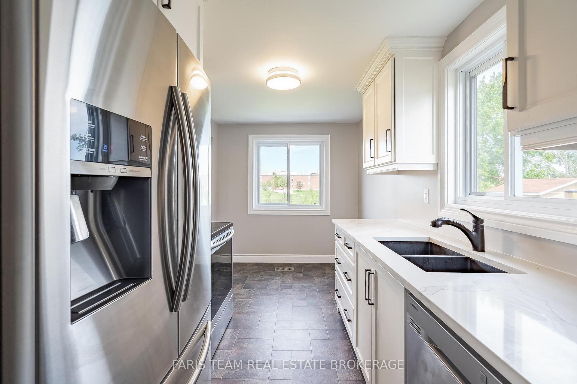 Photo 9 of 12 Arthur Avenue, Barrie, Grove East — HOMEH