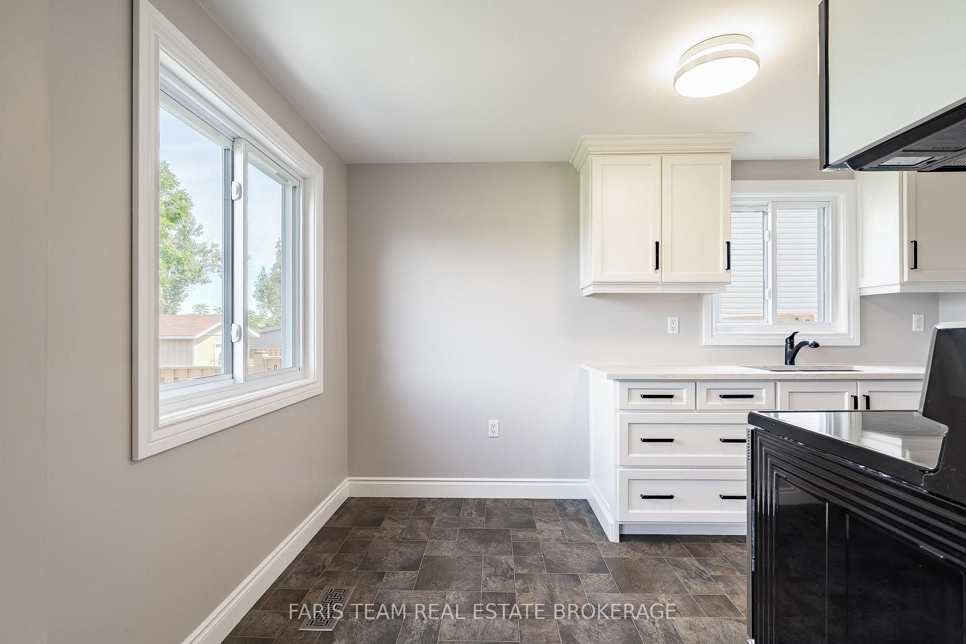 Photo 11 of 12 Arthur Avenue, Barrie, Grove East — HOMEH