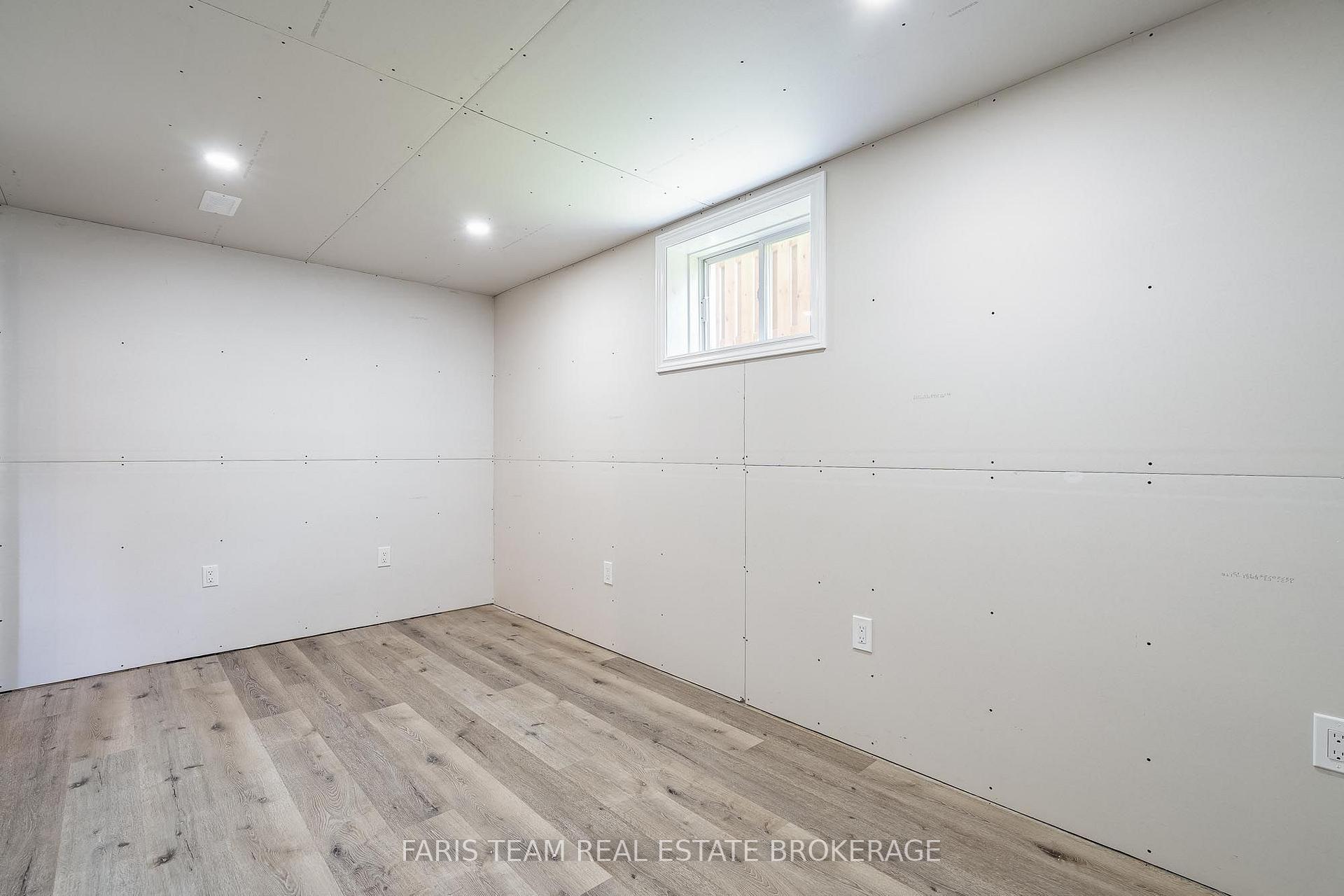 Photo 24 of 12 Arthur Avenue, Barrie, Grove East — HOMEH